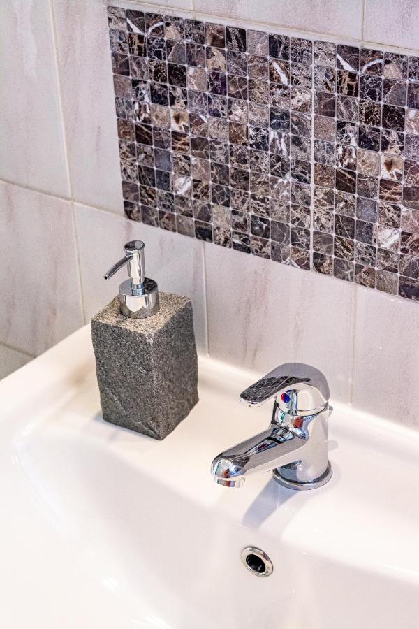 איגיו Ritsinia Apartments מראה חיצוני תמונה